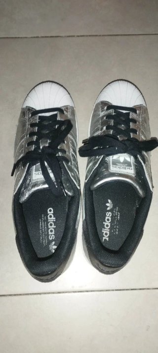 Zapatillas Adidas Plata y Blanca