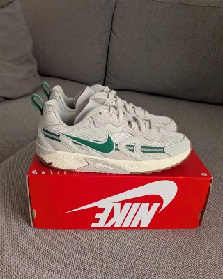 Deportivas Nike Jam Grises y Verdes