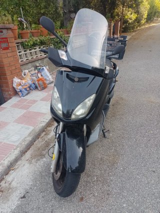 Yamaha Xmax 250i Maxi Scooter Negra