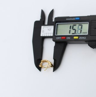 Pendiente de oro de 18k. Peso: 4.26 gr.