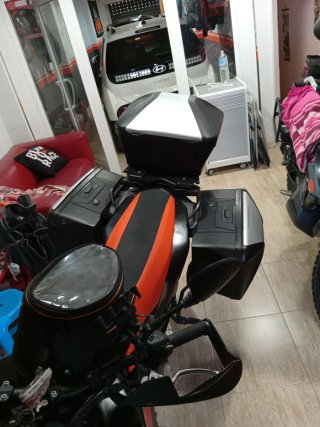 KTM 790 Adventure 47cv 2023 con maletas, limitada