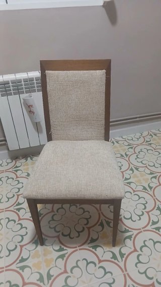 Silla de comedor madera y tela beige