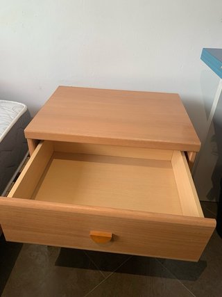 Cómoda 3 cajones madera miel y coral