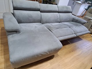 Sofá chaise longue gris tela