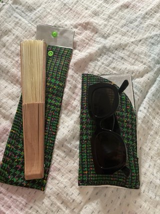 Funda gafas y abanico estampado