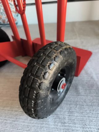 Carretilla de mano roja
