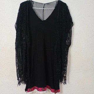 Vestido negro con detalle étnico