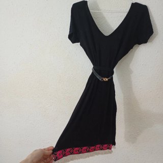 Vestido negro con detalle étnico