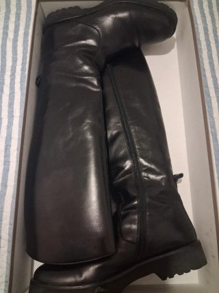 Botas altas de cuero negras con cremallera