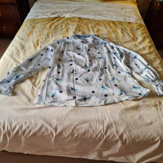 Camicia donna a righe e fiori blu