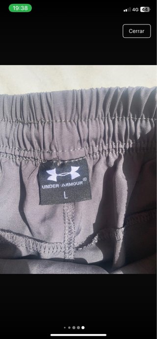 Pantalón corto Under Armour gris