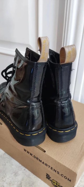 Botas Dr. Martens Charol Negro Talla 39 por 80€