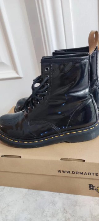 Botas Dr. Martens Charol Negro Talla 39 por 80€
