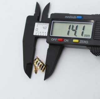Pendiente de oro combinado de 18k. Peso: 1.94 gr.