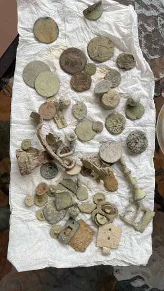 Lote monedas y objetos antiguos