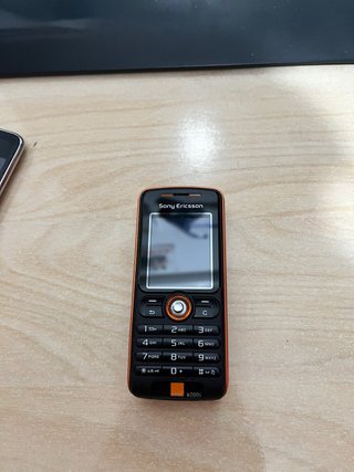 Teléfono Sony Ericsson W200i Walkman