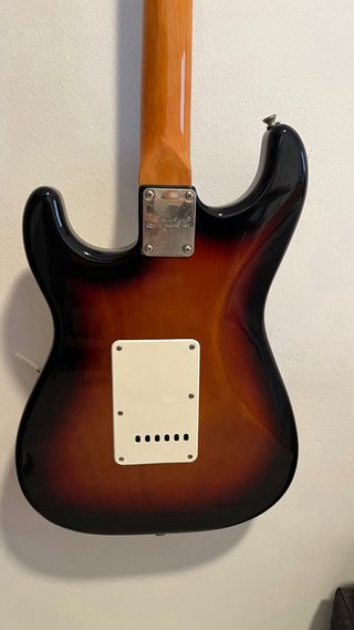 Guitarra Squier Classic Vibe '60s + Boss Katana 50