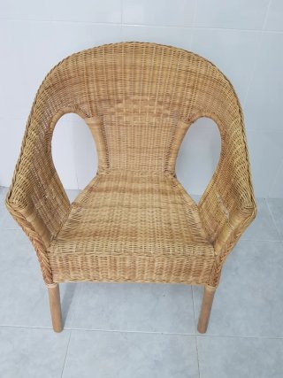 Silla de mimbre y madera