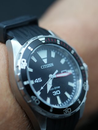 Reloj Citizen Eco-Drive Negro y Plateado