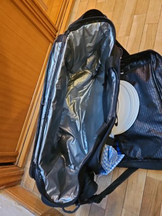 Bolsa de campo Benetton con platos