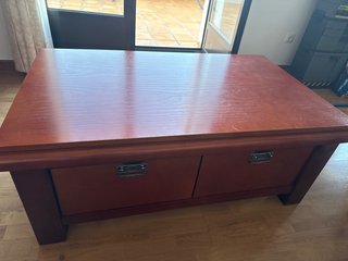 Mesa de centro de madera con cajones