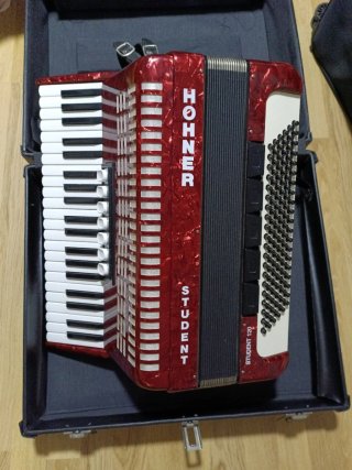 Acordeón Hohner Student 120 Bajos
