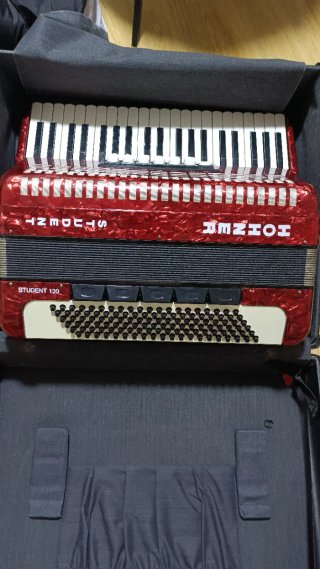 Acordeón Hohner Student 120 Bajos