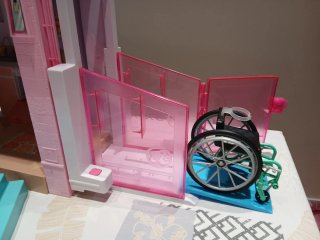 Mansión Barbie con piscina y tobogan