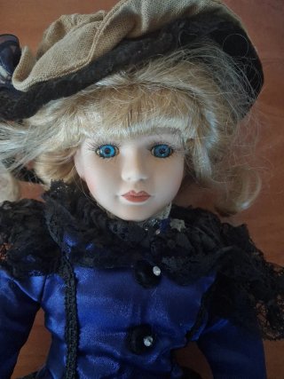 Muñeca de Porcelana Vestido Azul