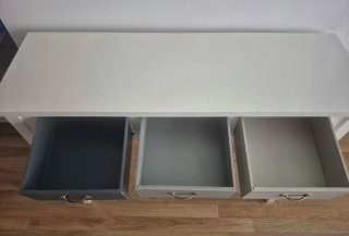 Mueble recibidor blanco con cajones