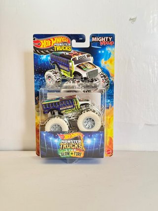 Hot Wheels Monster Trucks Live Glow-N-Fire