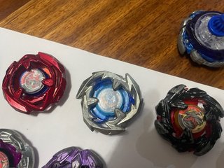 Lote de Beyblades