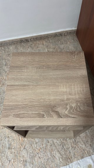 Mesita de escritorio con ruedas
