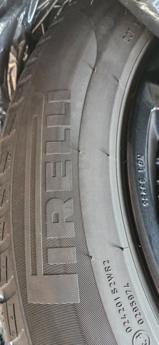 4 Llantas Invierno Pirelli 18" 225/60