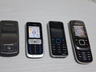 Lotto 4 telefoni Nokia, Samsung
