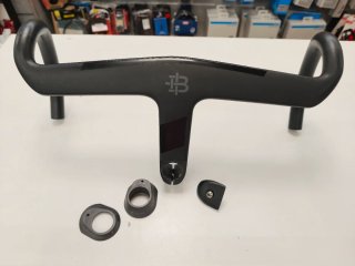 Manillar de carbono Black Inc AB01