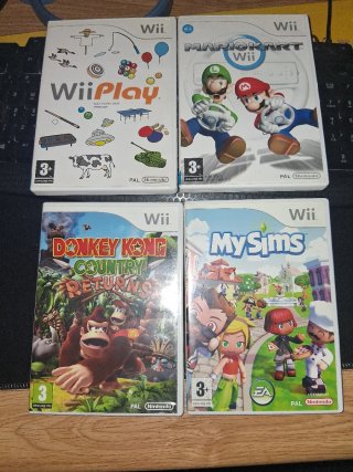 Lote 4 juegos Wii: Mario Kart, Wii Play, My Sims,