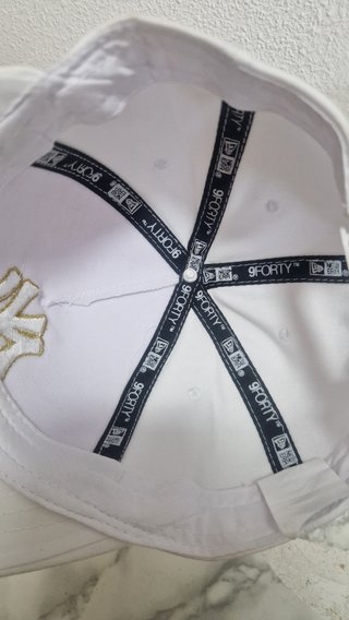 Gorra New Era NY Blanca y Dorada