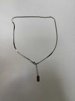 Cadena plateada sin estrenar