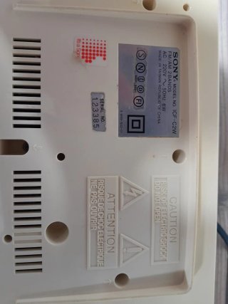 Radio despertador Sony vintage beige