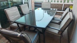 Mesa y 6 sillas para exterior