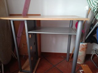 Mesa cocina con botellero madera y metal