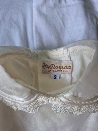 Vestido de bebé blanco con flores