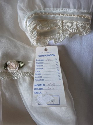 Vestido de bebé blanco con flores