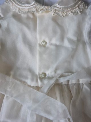Vestido de bebé blanco con flores