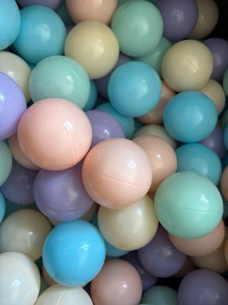 Piscina de bolas con bolas