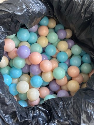 Piscina de bolas con bolas