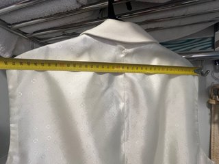 Chaleco de ceremonia blanco roto. Talla 54.