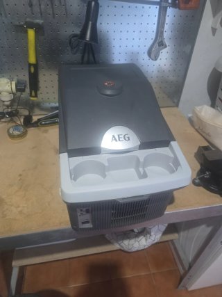 Nevera Portátil AEG Frío y Calor 12V