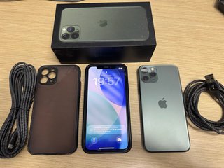 Lote 2 iPhone 11 Pro 64GB + Scatola + Accessori